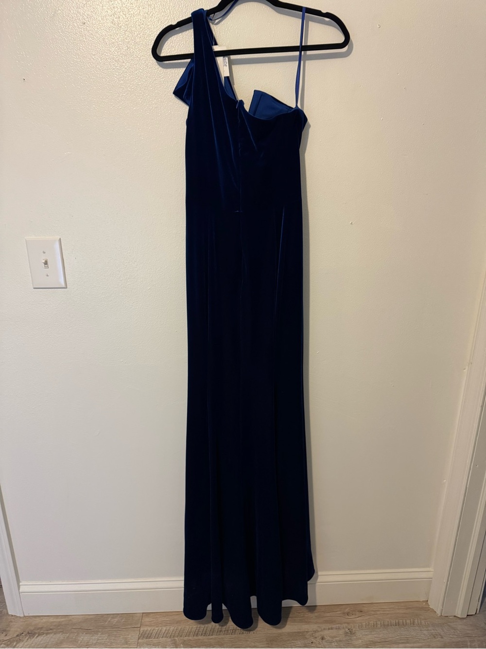 Aqua One-Shoulder Velvet Gown in Deep Blue